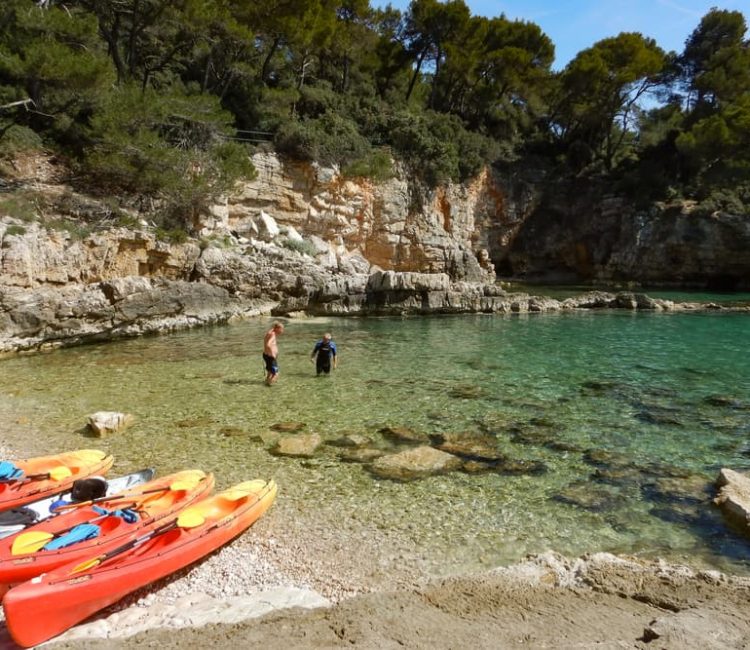 Cliffs and cave kayak adventure (6)