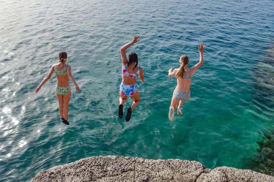 Cliffs and cave kayak adventure (7)