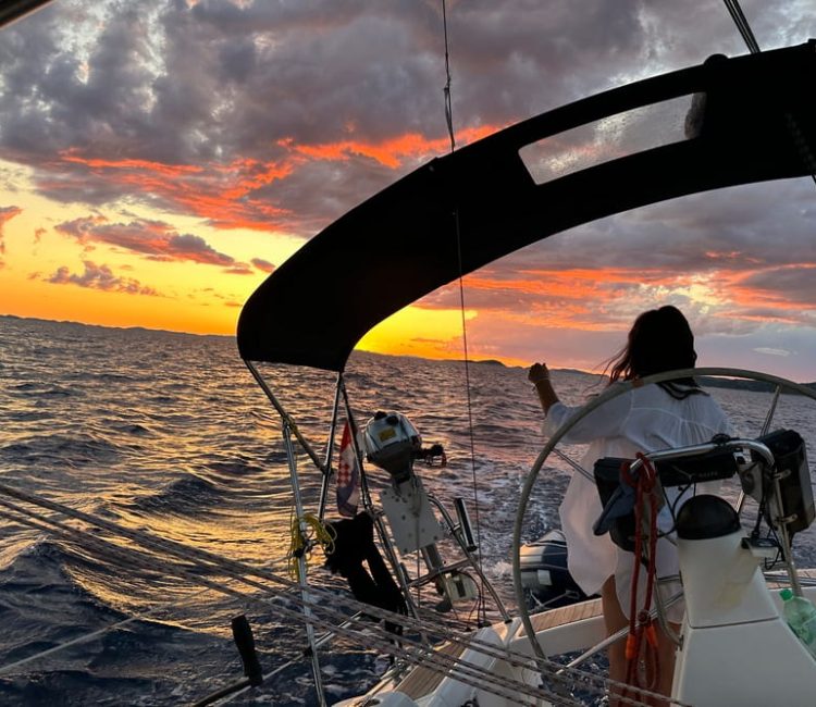 Cool sailing escape - morning & day sailing adventure Pula