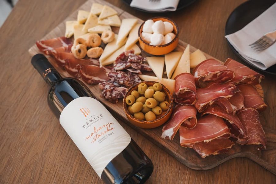 Guided wine fresh tasting at Deklić Winery (8)