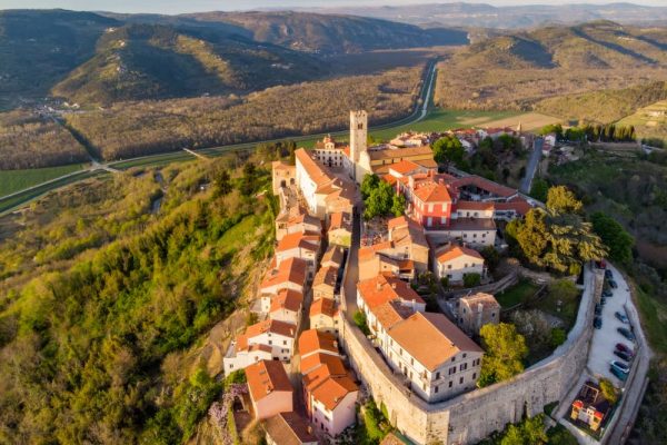 Motovun Impressions! Art gallery & town walls (4)