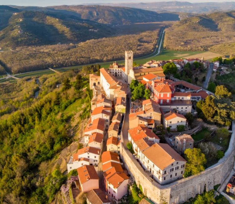 Motovun Impressions! Art gallery & town walls (4)