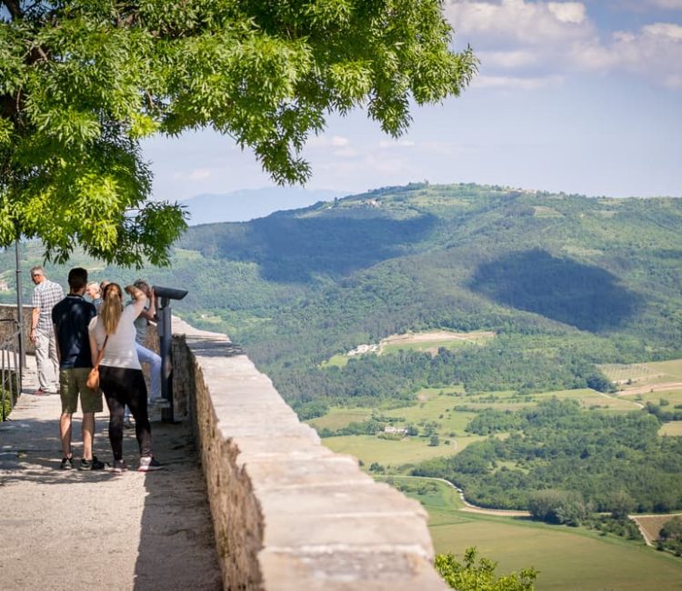 Motovun Impressions! Art gallery & town walls (5)
